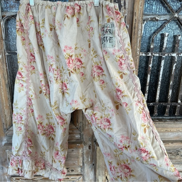 A-Dorable Magnolia Pearl Coralie Ric Rac Bloomers - Picture 2 of 7